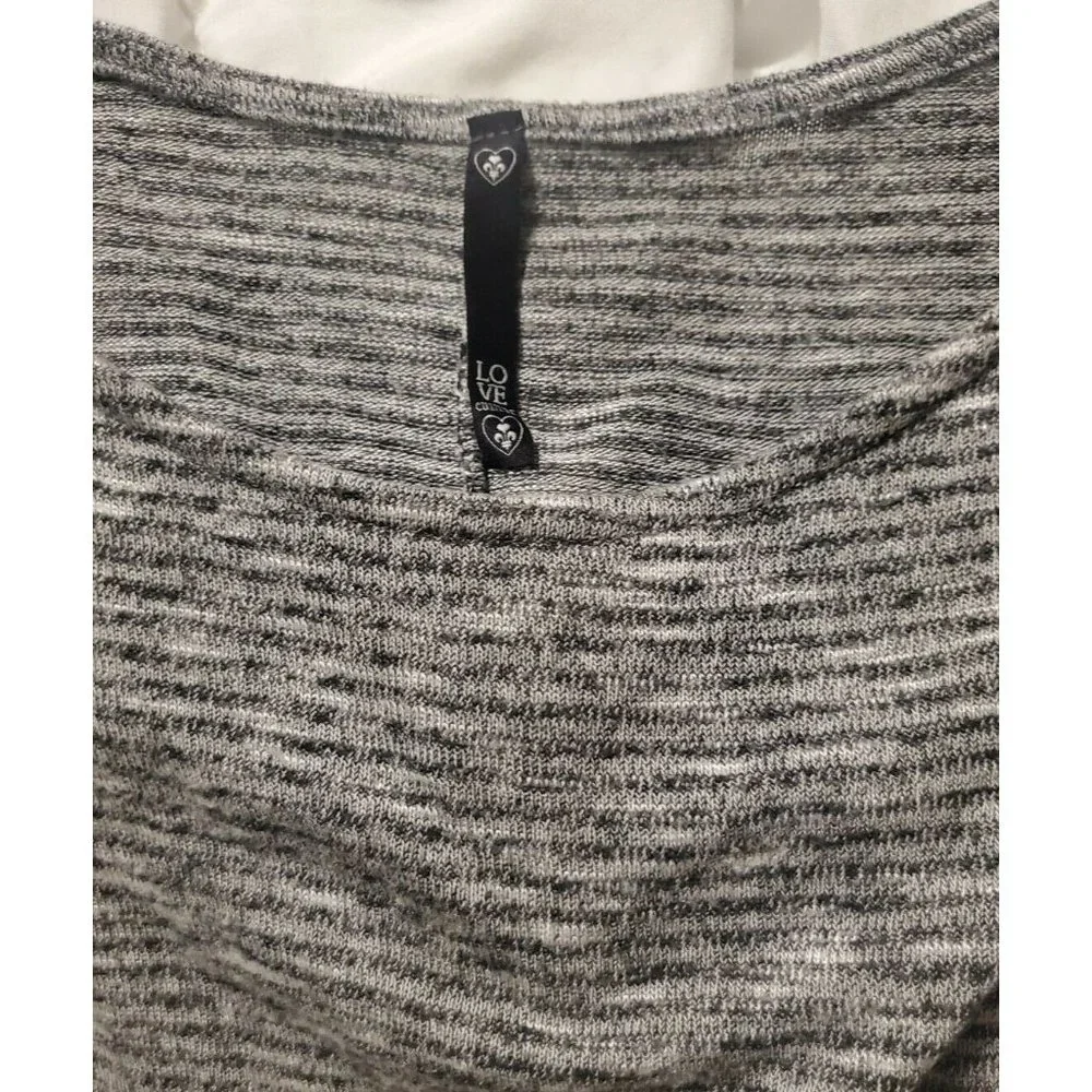 keyhole scoopneck top by love culture, Junior's Shirt, size medium - Picture 4 of 5